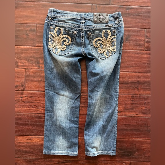 Miss Me Capri 28 - Picture 2 of 4